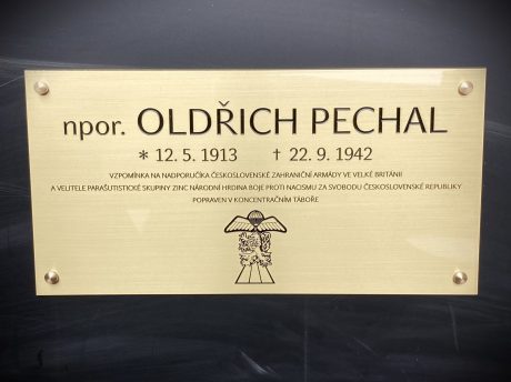 realizace - Mosazná pamětní tabule npor. Oldřich Pechal