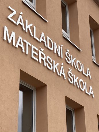 realizace - 3D nápis Základní škola mateřská škola