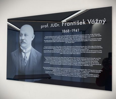 realizace - Pamětní deska prof. JUDr. František Vážný