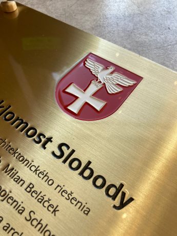 realizace - Mosazná pamětní deska Cyklomost Slobody