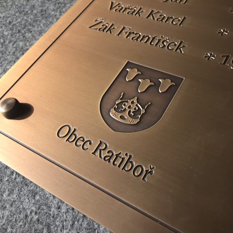 realizace - Mosazná pamětní tabule pro Obec Ratibořice a Obec Hošťálková